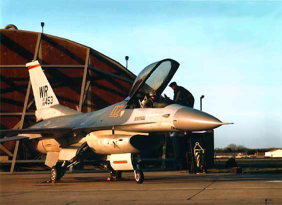 f16cockpitopen.jpg